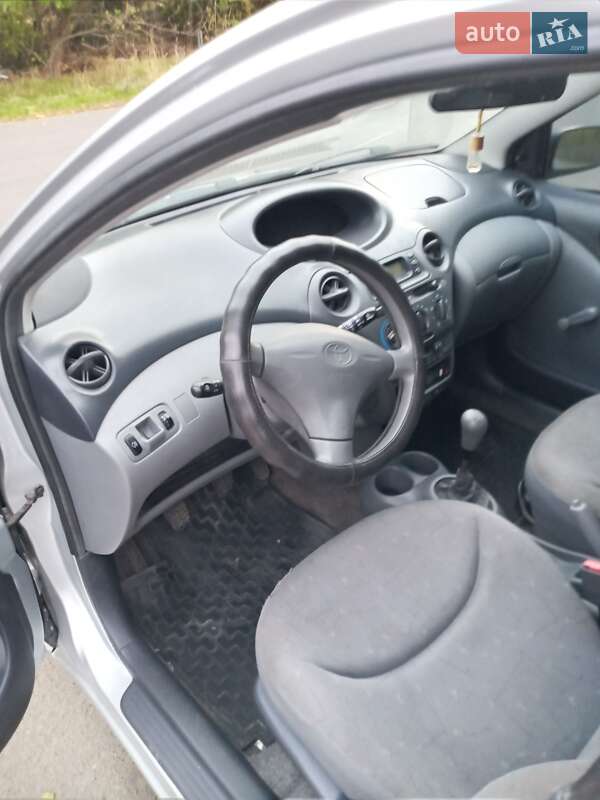Хетчбек Toyota Yaris 2000 в Одесі