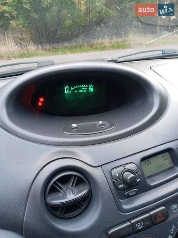Хетчбек Toyota Yaris 2000 в Одесі