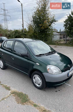 Хэтчбек Toyota Yaris 1999 в 
