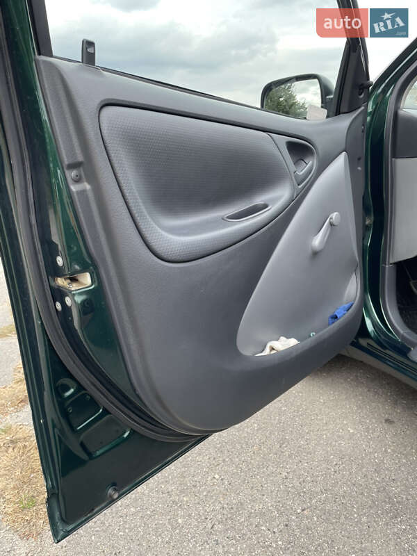 Хетчбек Toyota Yaris 1999 в Запоріжжі