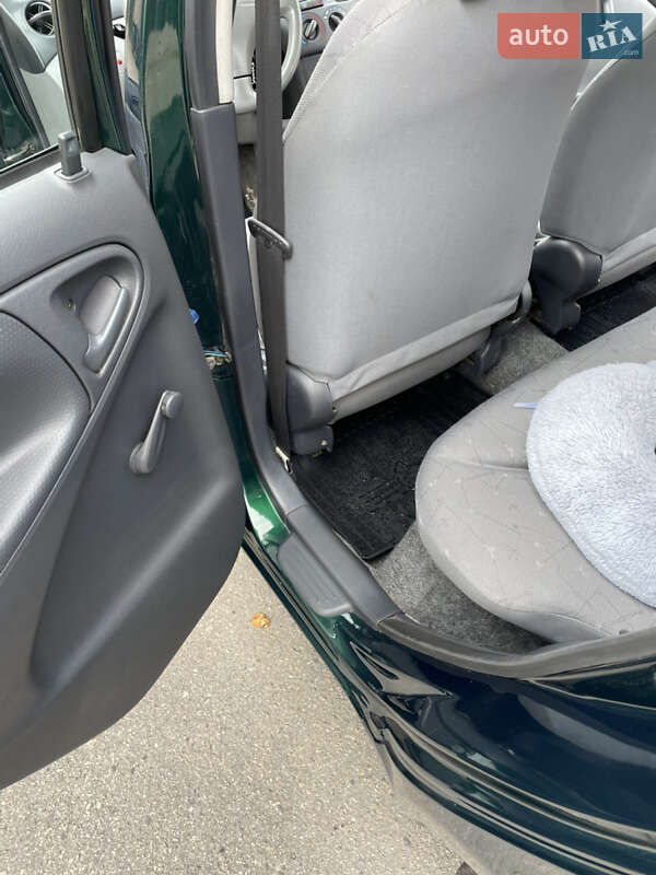 Хетчбек Toyota Yaris 1999 в Запоріжжі