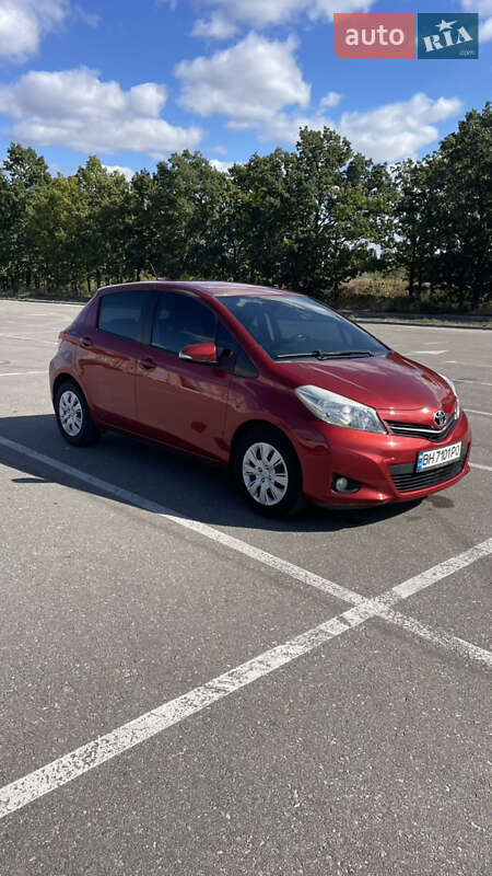 Хетчбек Toyota Yaris 2012 в Кропивницькому