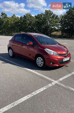 Хэтчбек Toyota Yaris 2012 в 