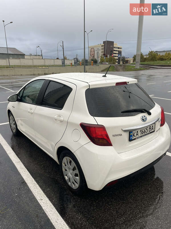 Хэтчбек Toyota Yaris 2015 в Киеве фото 4 Хэтчбек Toyota Yaris 2015 в Киеве