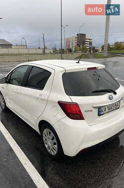 Хетчбек Toyota Yaris 2015 в  фото 4 Хетчбек Toyota Yaris 2015 в