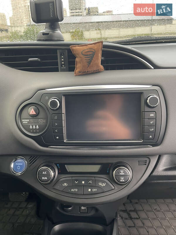 Хэтчбек Toyota Yaris 2015 в Киеве фото 9 Хэтчбек Toyota Yaris 2015 в Киеве