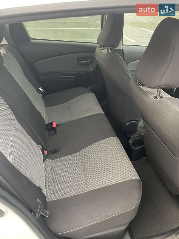 Хэтчбек Toyota Yaris 2015 в Киеве фото 13 Хэтчбек Toyota Yaris 2015 в Киеве