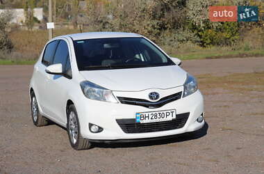 Хэтчбек Toyota Yaris 2012 в Доброславе