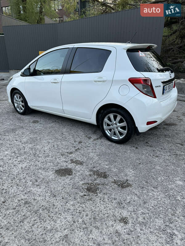 Хетчбек Toyota Yaris 2012 в Києві