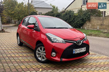 Хэтчбек Toyota Yaris 2015 в 