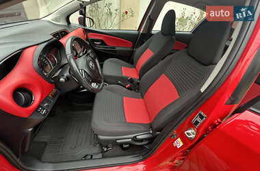 Хэтчбек Toyota Yaris 2015 в 