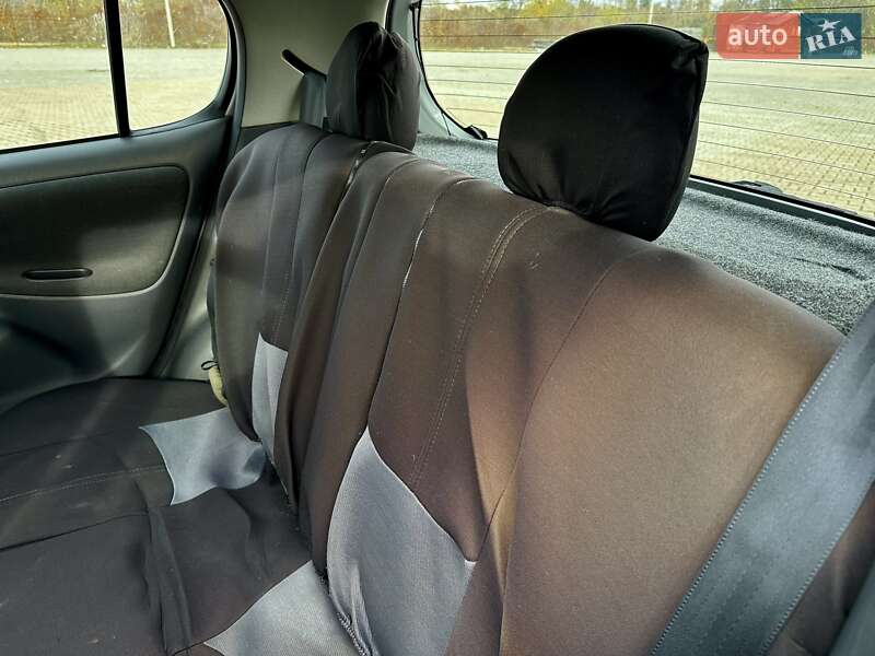 Хэтчбек Toyota Yaris 2001 в Черновцах фото 24 Хэтчбек Toyota Yaris 2001 в Черновцах