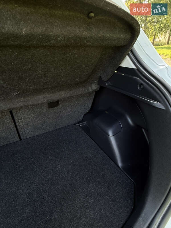 Хетчбек Toyota Yaris 2016 в Збаражі