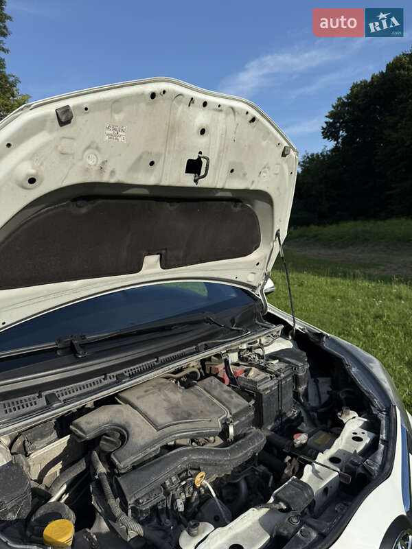 Хетчбек Toyota Yaris 2016 в Збаражі