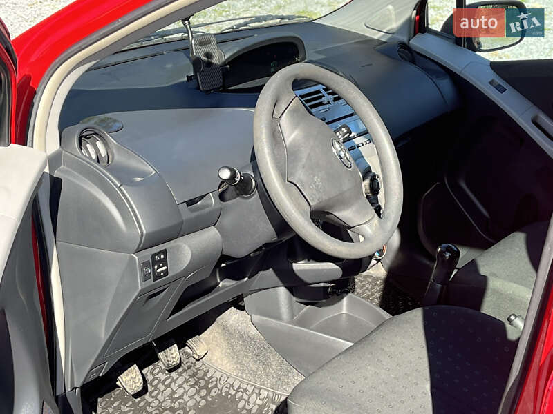 Седан Toyota Yaris 2007 в Львове