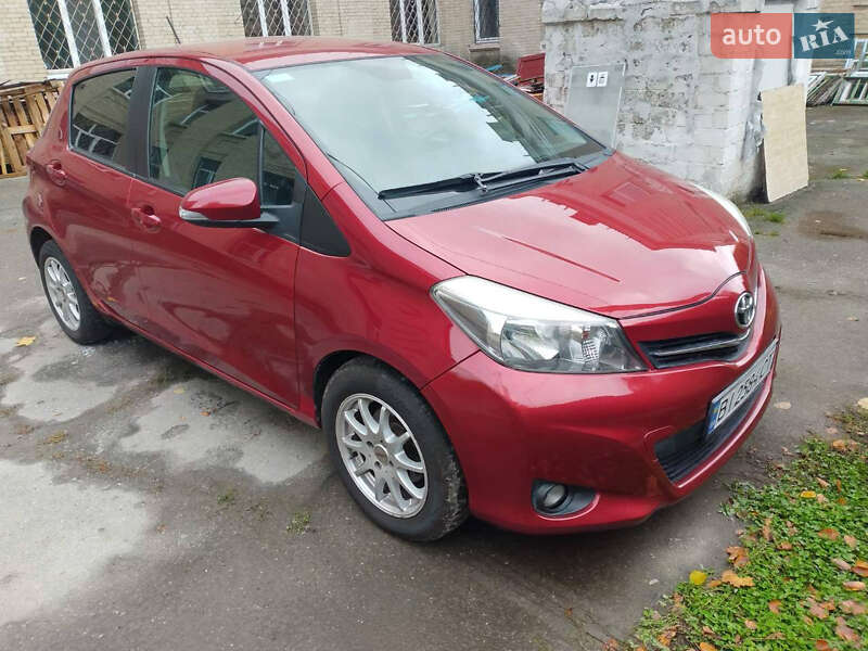 Хэтчбек Toyota Yaris 2011 в Кременчуге