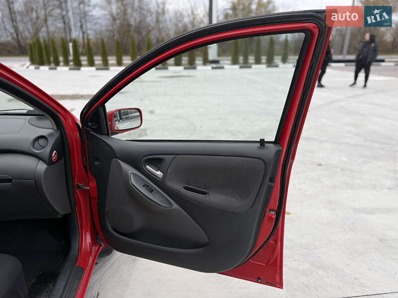 Хэтчбек Toyota Yaris 2003 в Звягеле