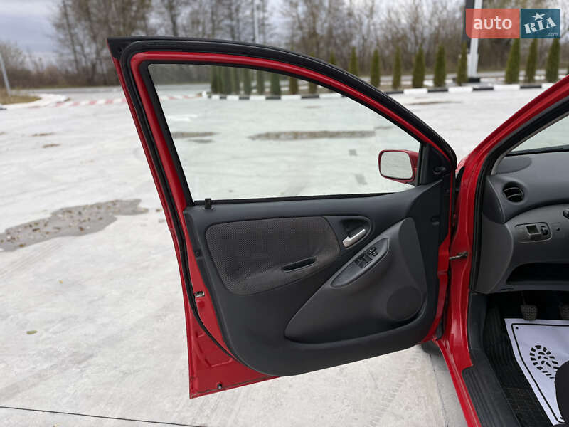 Хэтчбек Toyota Yaris 2003 в Звягеле