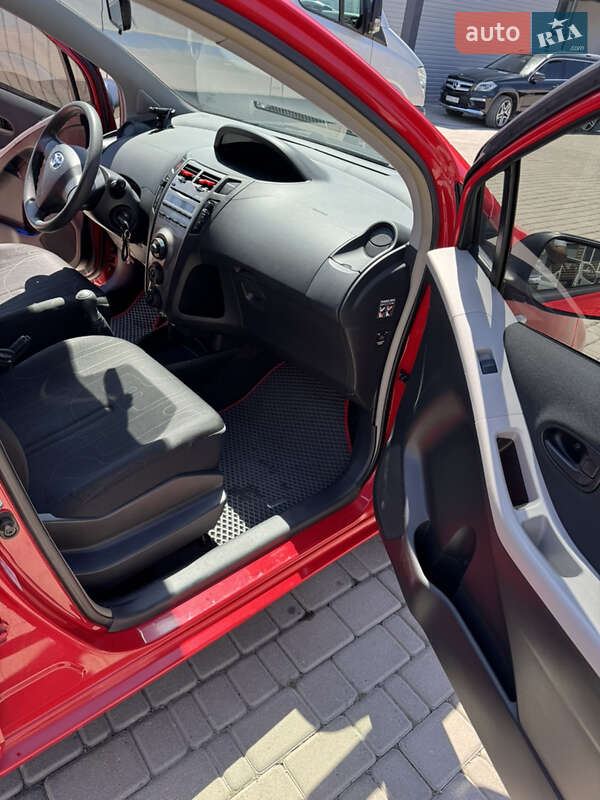 Седан Toyota Yaris 2011 в Хотине фото 11 Седан Toyota Yaris 2011 в Хотине