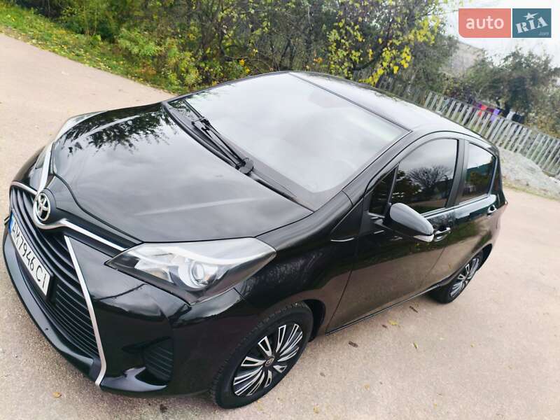 Хетчбек Toyota Yaris 2014 в Житомирі