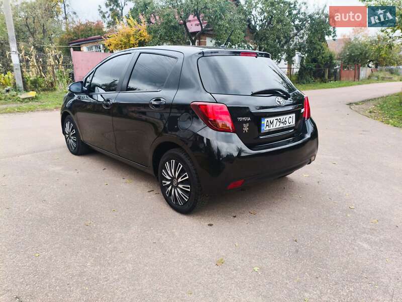 Хетчбек Toyota Yaris 2014 в Житомирі