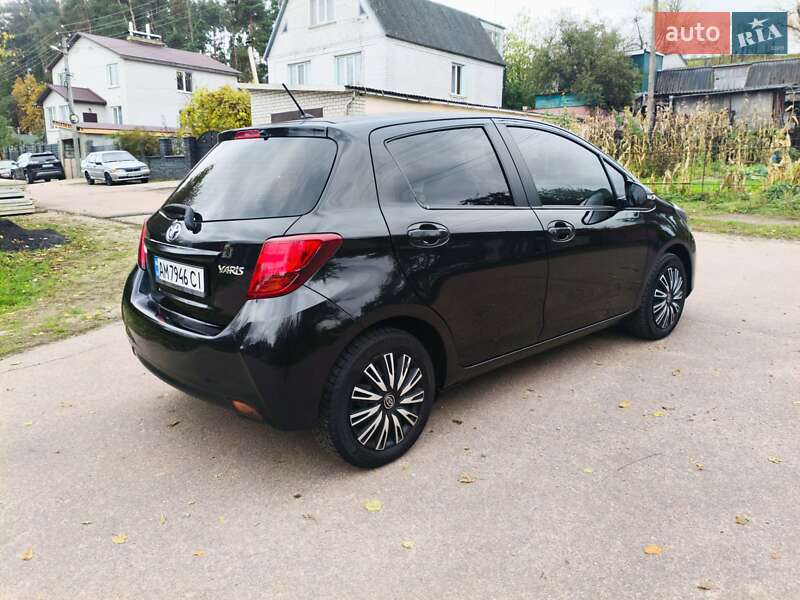 Хетчбек Toyota Yaris 2014 в Житомирі