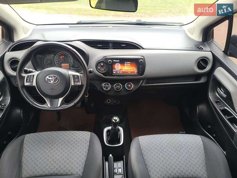 Хетчбек Toyota Yaris 2014 в Житомирі