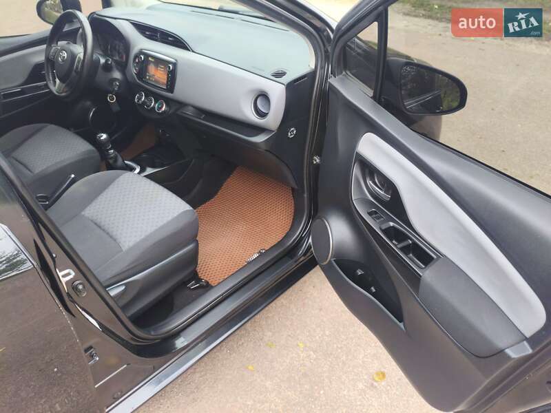 Хетчбек Toyota Yaris 2014 в Житомирі