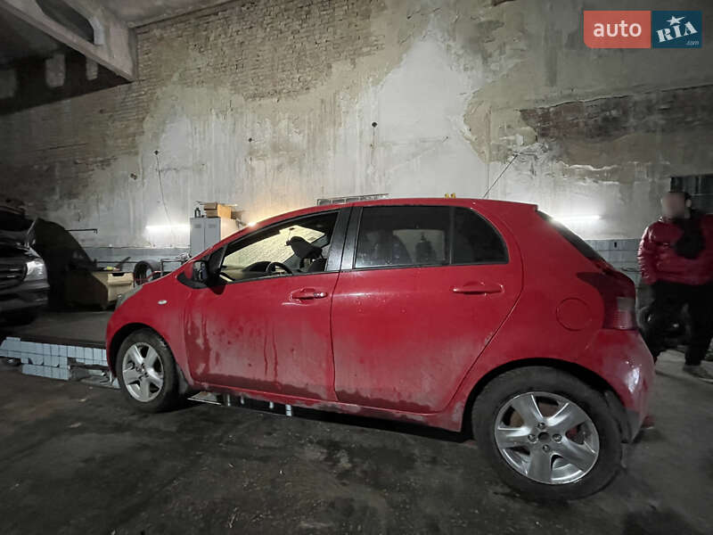 Хэтчбек Toyota Yaris 2008 в Киеве
