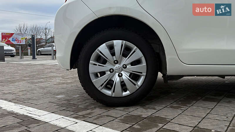 Хэтчбек Toyota Yaris 2012 в Ровно