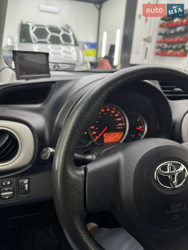 Хэтчбек Toyota Yaris 2013 в Черновцах фото 29 Хэтчбек Toyota Yaris 2013 в Черновцах