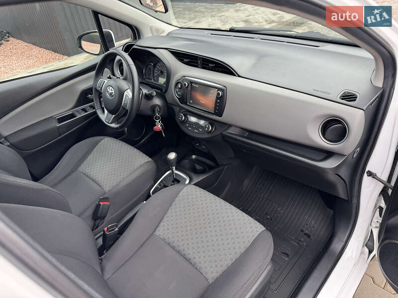 Хэтчбек Toyota Yaris 2015 в Одессе