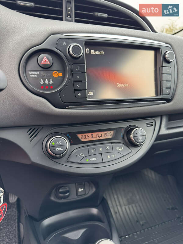 Хэтчбек Toyota Yaris 2015 в Одессе