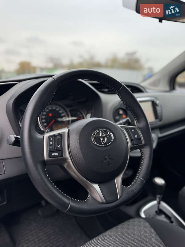 Хэтчбек Toyota Yaris 2015 в Одессе