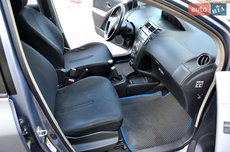 Хетчбек Toyota Yaris 2010 в Львові