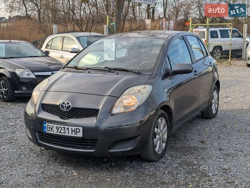 Хетчбек Toyota Yaris 2009 в Рівному