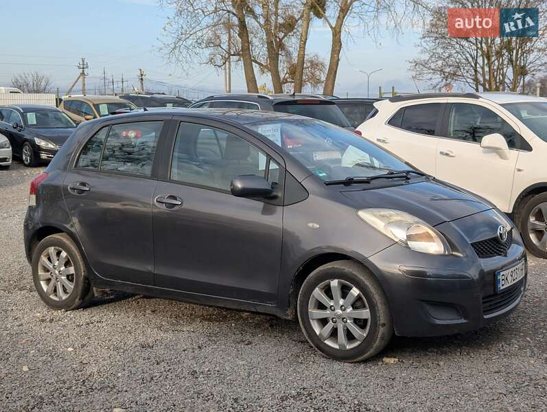 Хетчбек Toyota Yaris 2009 в Рівному