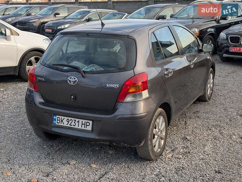 Хетчбек Toyota Yaris 2009 в Рівному