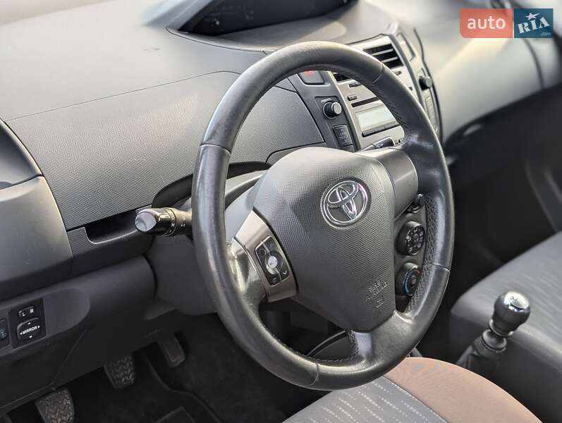 Хетчбек Toyota Yaris 2009 в Рівному