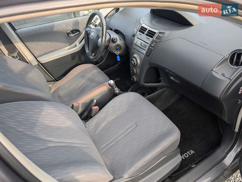Хетчбек Toyota Yaris 2009 в Рівному