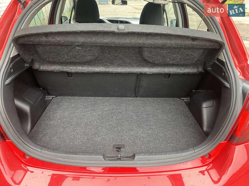 Хэтчбек Toyota Yaris 2015 в Николаеве