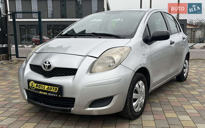Хетчбек Toyota Yaris 2011 в Мукачевому
