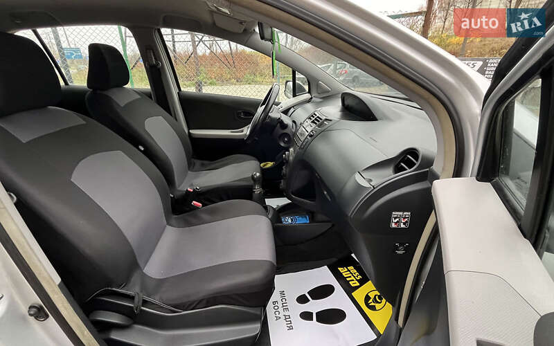 Хетчбек Toyota Yaris 2011 в Мукачевому