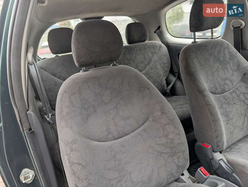 Хэтчбек Toyota Yaris 2001 в Ровно фото 16 Хэтчбек Toyota Yaris 2001 в Ровно