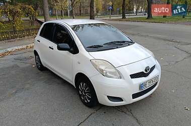 Хэтчбек Toyota Yaris 2010 в Николаеве