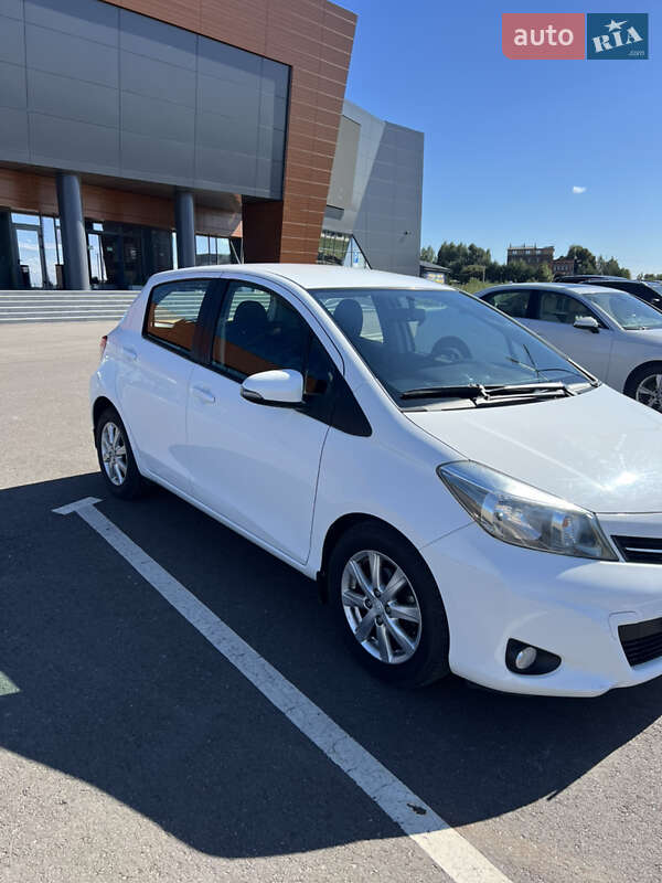 Хэтчбек Toyota Yaris 2014 в Львове фото 5 Хэтчбек Toyota Yaris 2014 в Львове