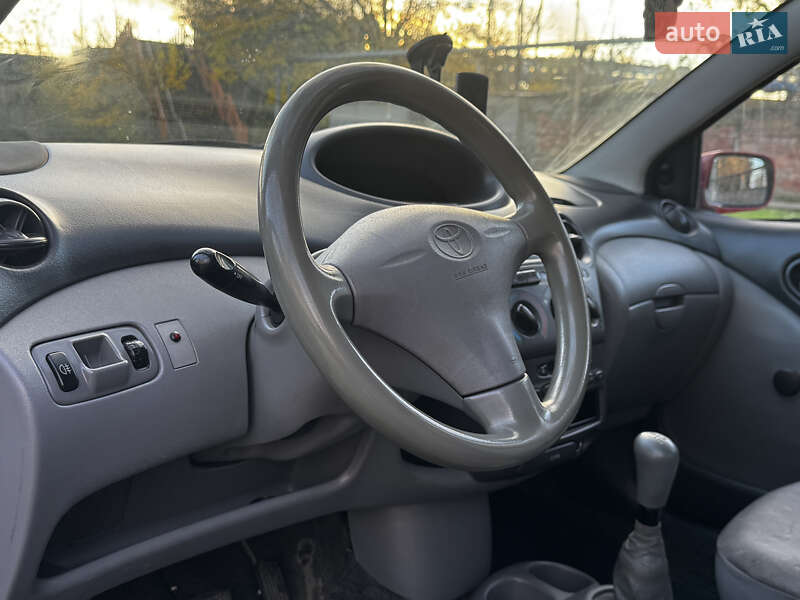 Хетчбек Toyota Yaris 2000 в Одесі