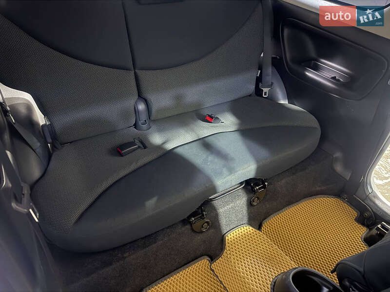 Хэтчбек Toyota Yaris 2004 в Красилове фото 19 Хэтчбек Toyota Yaris 2004 в Красилове