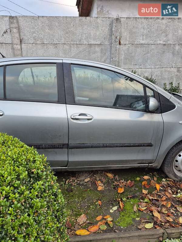 Хэтчбек Toyota Yaris 2007 в Каменском фото Хэтчбек Toyota Yaris 2007 в Каменском