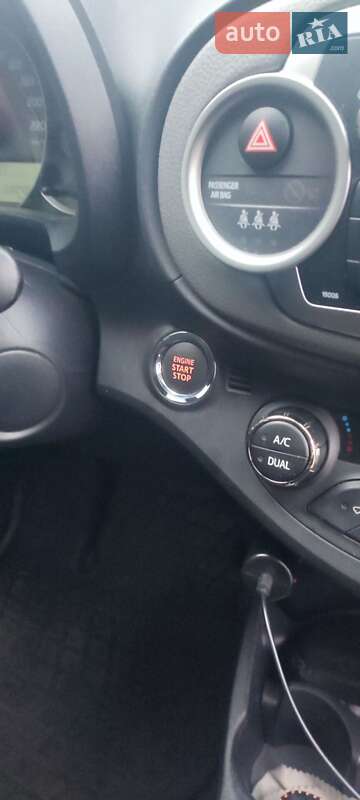 Хэтчбек Toyota Yaris 2012 в Киеве